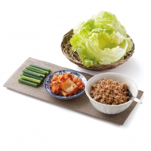 豚そぼろとキムチのレタス包み