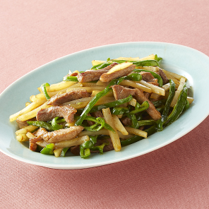 ４Ｘポークとじゃがいもの青椒肉絲風