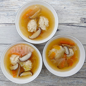 ４Ｘチキンのつくねスープ