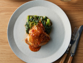 鶏もも肉と菜の花のトマトソース煮
