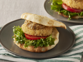 オニオンクリームのコロッケバーガー